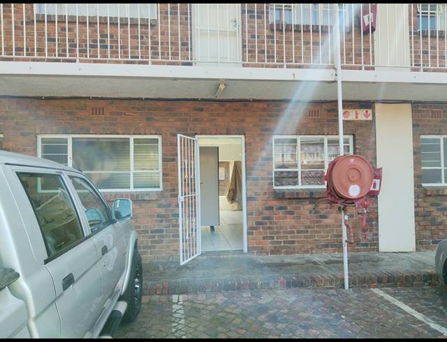 2 BEDROOM FLAT FOR SALE IN KEMPTON PARK EXT 5